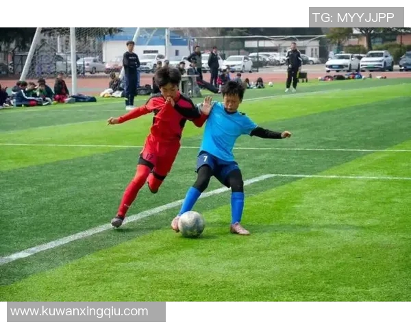 青岛黄海与大连超越的激烈对决展现足球魅力与团队精神的巅峰对抗